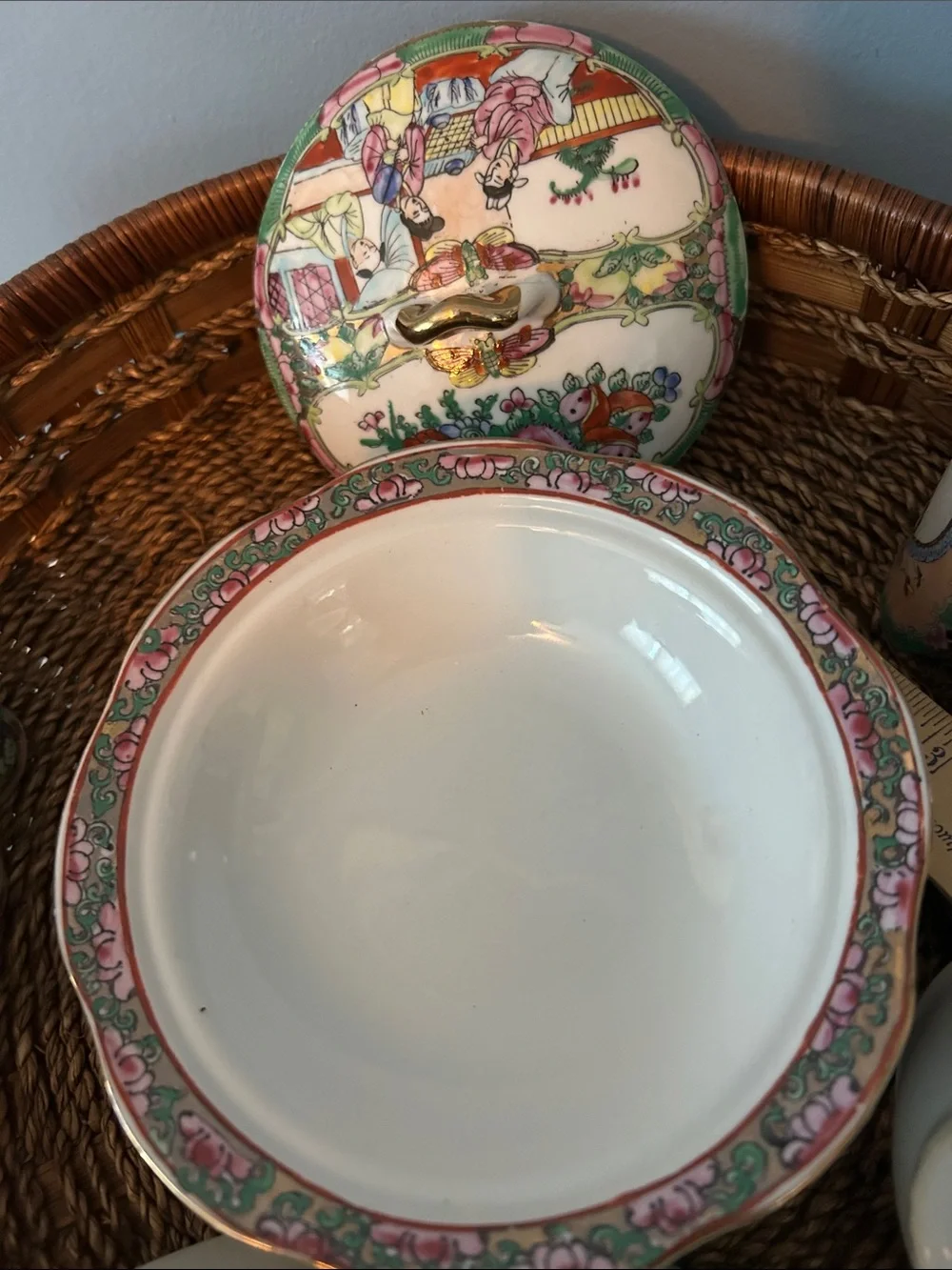 Famille Rose Medallion Chinese Porcelain  Covered Dish 6” EUC